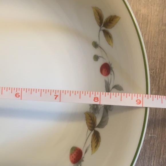 COPY - Strawberry Serving Bowl - Picture 4 of 4